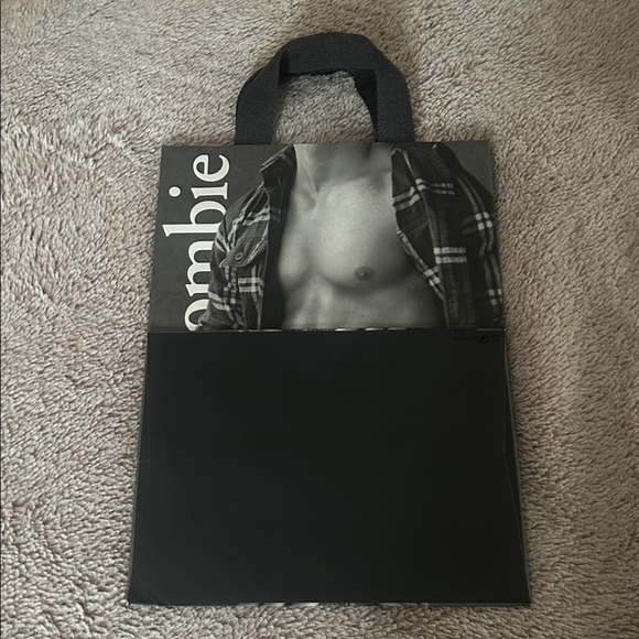 Nostalgic Abercrombie & Fitch Black and White Graphic bag - Picture 2 of 2